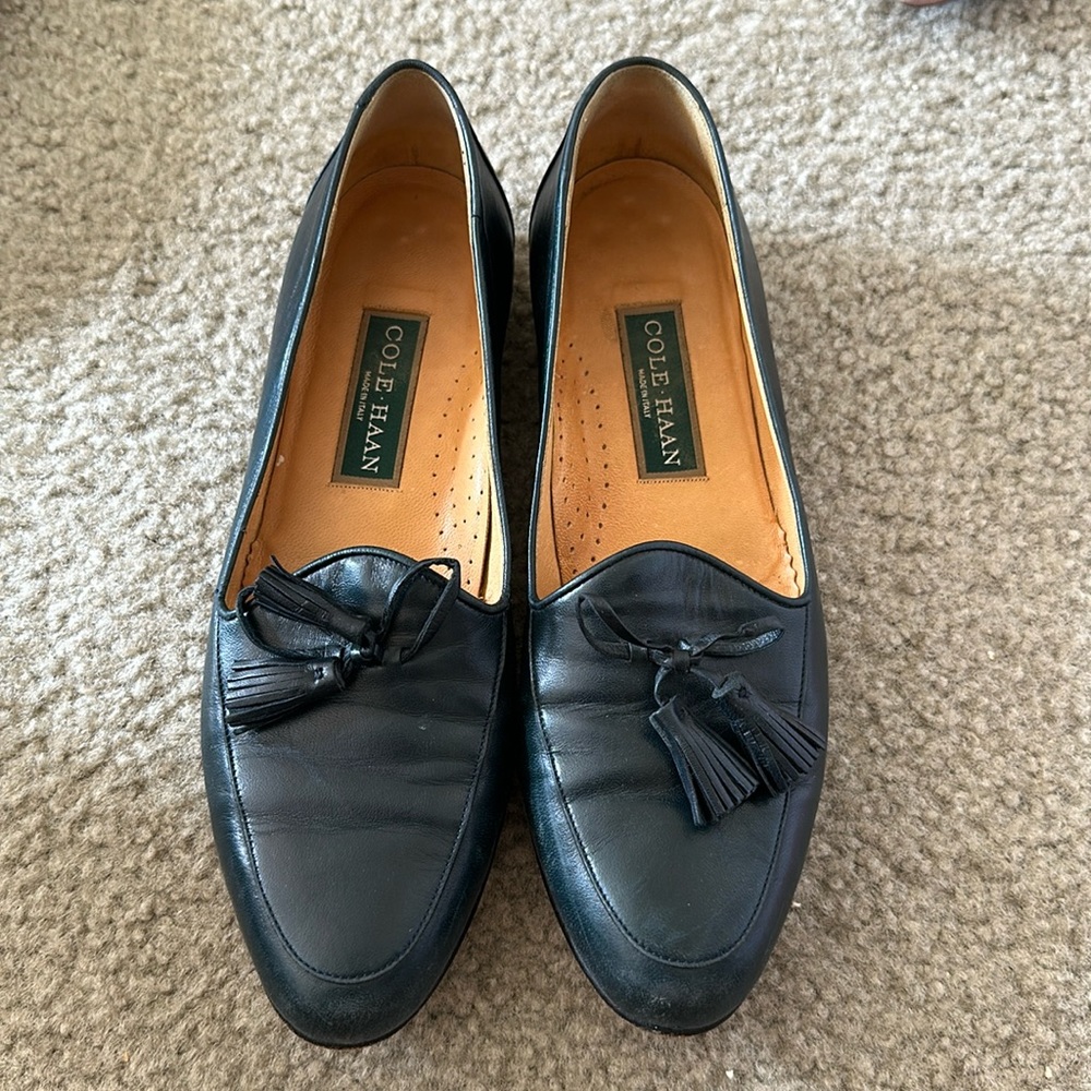 Vintage Cole Haan Navy Blue Leather loafers, size 9 AA